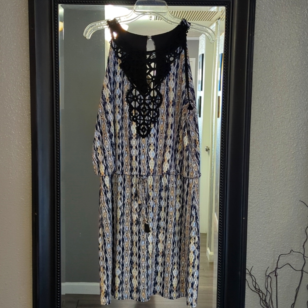 Mini dress with embroidery neckline.
